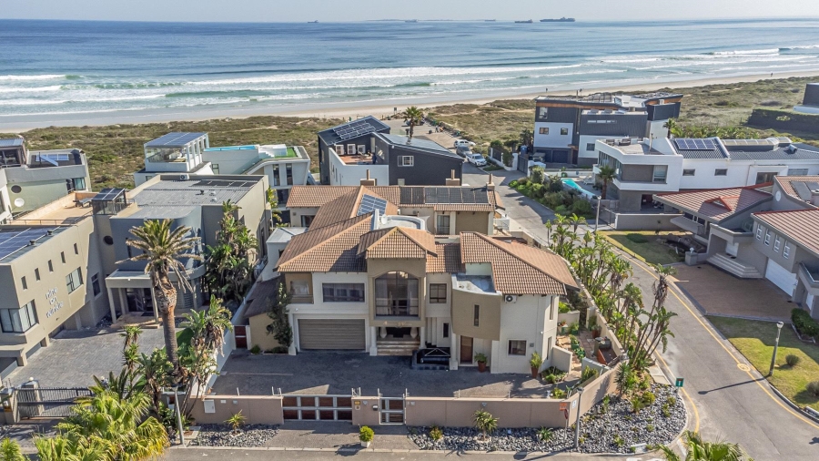 8 Bedroom Property for Sale in Sunset Beach Western Cape